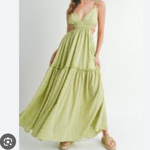 NWT Mable Boutique Brand Tiered Cutout Maxi Dress - Picture 3 of 9
